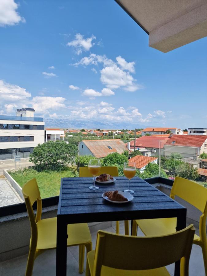Apartment Sea And Rock Vir