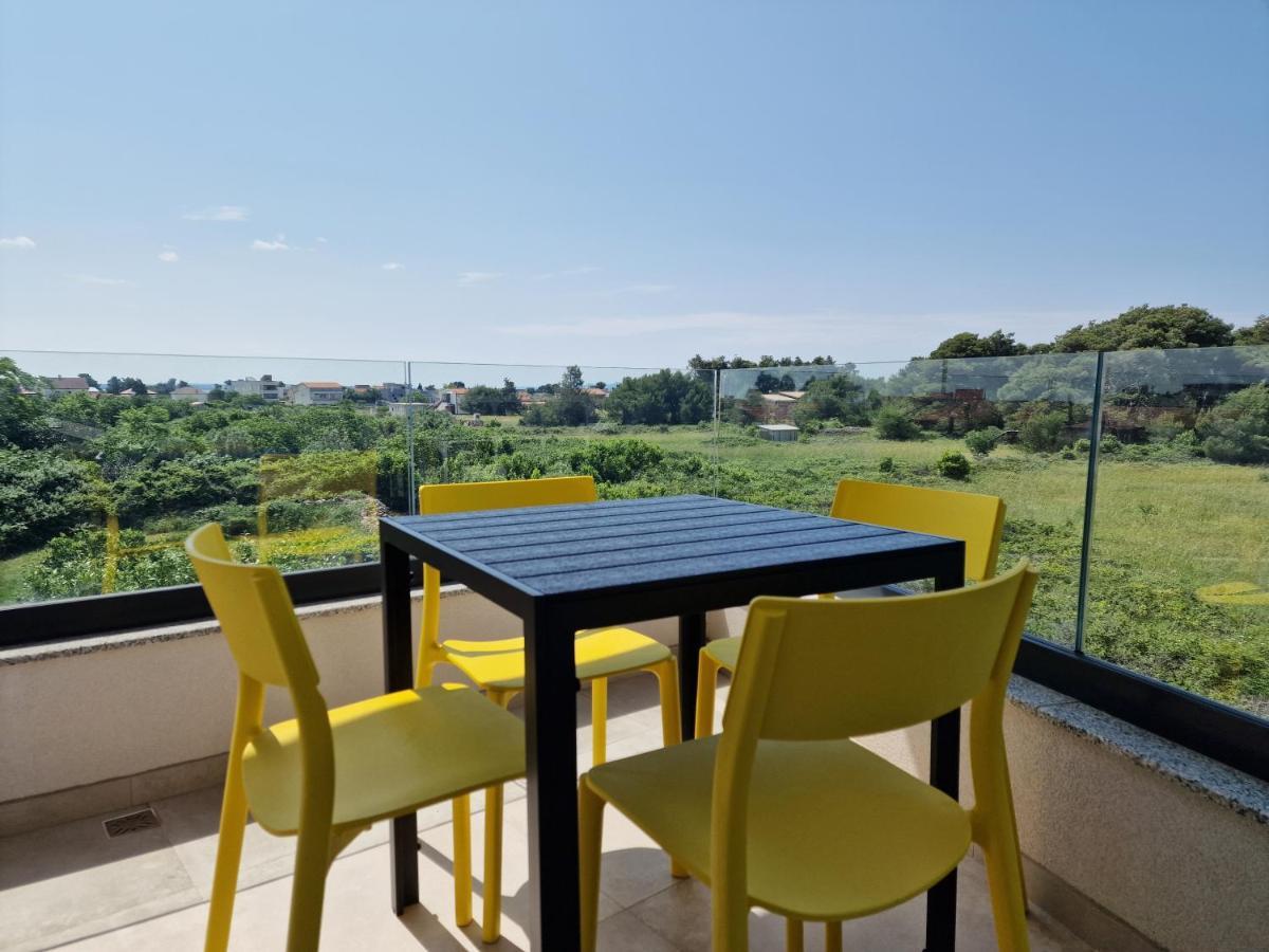 Apartment Sea And Rock Vir